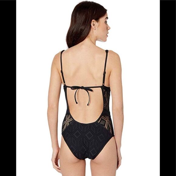 BECCA Keyhole plunge crochet swimsuit. NWT - Picture 4 of 13